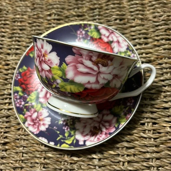 {SHEIN} floral teacup and saucer - Picture 1 of 3